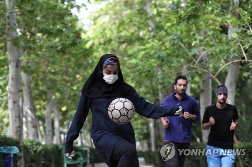 '거리두기 완화' 이란 신규확진 25일만에 최다…누적 10만 넘겨