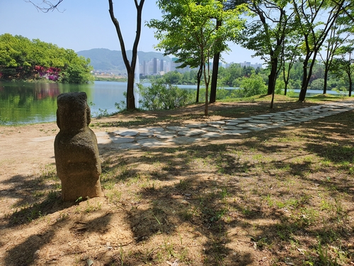 충주 호암지 일본인 수리조합장 기념비 이전에 일각서 문제 제기