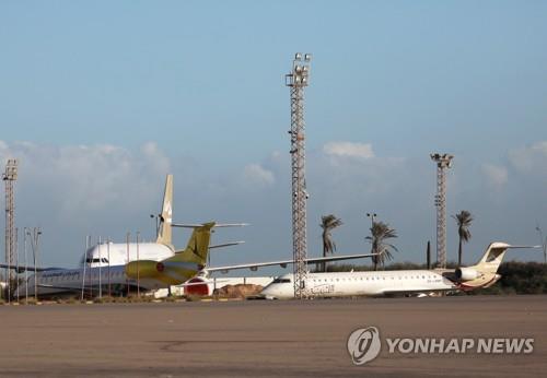 리비아 트리폴리 마지막 남은 공항 피격…연료탱크·여객기 파손