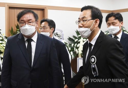 새 원내사령탑 자리 비운 사이…'김종인 비대위' 논란 재점화