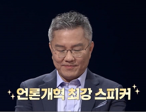 바람 잘 날 없는 KBS, 이번엔 최강욱 출연 놓고 시끌