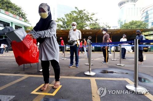 인도네시아서도 '쌀 ATM기'…코로나 빈곤층에 단비