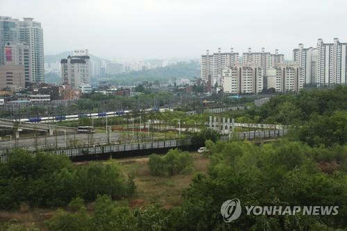 "용산 토지거래허가 대상은 호가 떨어질 것…소형에는 풍선효과"