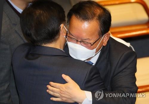 금배지 떼는 잠룡ㆍ여의도 올드보이 '은퇴는 없다'