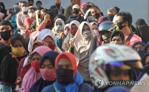 견인차로 위장해서라도…금지된 귀향길 오르는 인도네시아인들