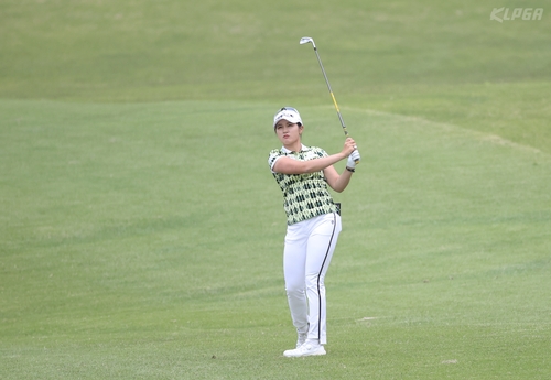 8타 줄인 임희정, KLPGA 챔피언십 3라운드 3타 차 선두