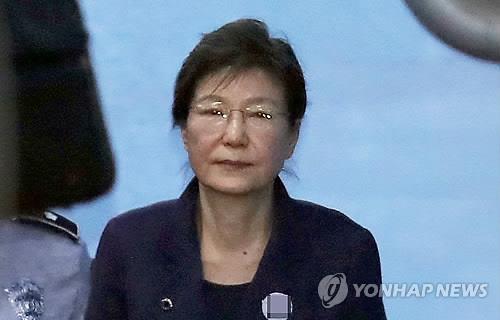 [1보] 박근혜 '국정농단+특활비' 파기환송심서 징역 35년 구형