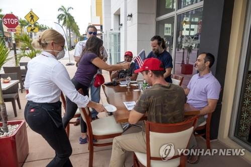 미국인 65% "일상 복귀에 최소 6개월"…77%는 "제2의 발병 우려"