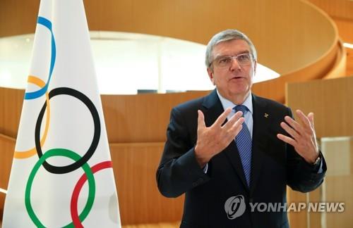 바흐 IOC 위원장 "도쿄올림픽 재연기 없다"