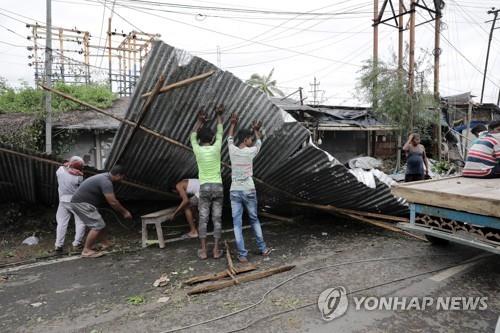 인도·방글라데시, 사이클론 '암판' 피해로 최소 95명 사망