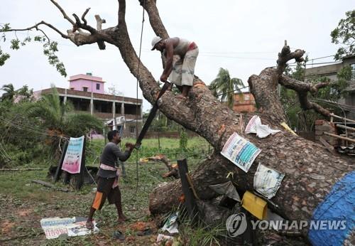 인도·방글라데시, 사이클론 '암판' 피해로 최소 95명 사망