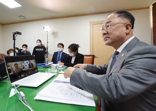 ADB 총회 주재 홍남기 "코로나 출구전략 마련 공동노력에 집중"