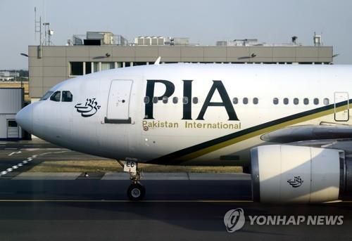 107명 탄 파키스탄 여객기, 카라치공항 인근 주택가 추락(종합)