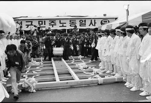 1987년 최루탄 맞아 숨진 노동자 유족에 법원 "국가배상 불가"
