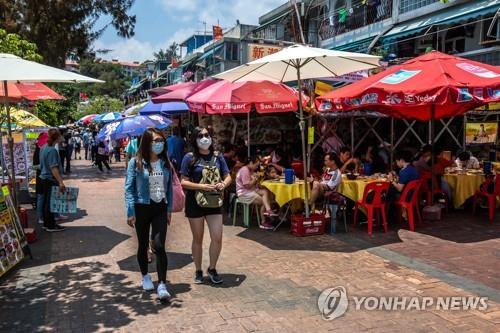 '코로나19 진정' 홍콩 공항 2개월여만에 환승 서비스(종합)