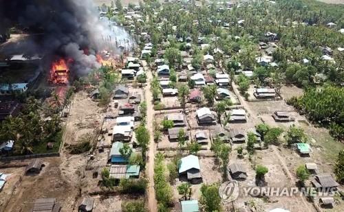 또 다른 로힝야 사태?…미얀마군 라카인족 마을 방화 의혹 제기
