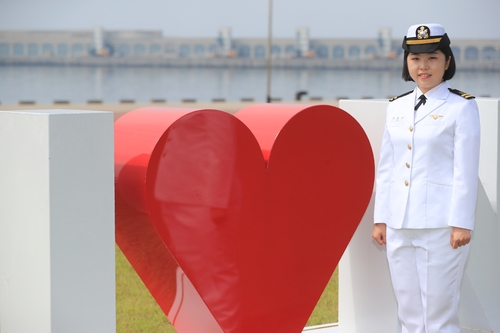[#나눔동행] 머리카락 기부·헌혈·봉사로 희망 불씨 나누는 해군 대위