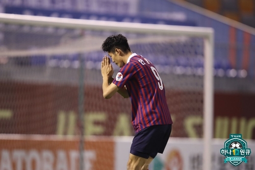 '안병준 4경기 연속골' 수원, 경남에 3-1 완승…설기현 첫 패배(종합)