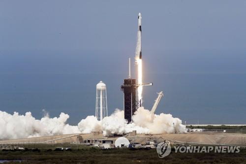 미국 첫 민간 유인우주선 발사 성공…19시간 뒤 ISS 도킹