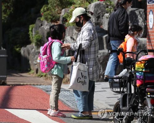 "불안해서 못 보내요"…일손 못 잡는 학교 밖 부모들