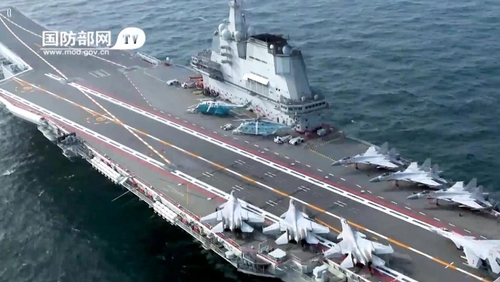 미·중 긴장 고조속 중국 국산 항모 산둥함 '첫 항행 훈련' 진행