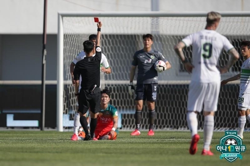 K리그1 강원, 10명 뛴 선두 전북 격파…고무열 2경기 연속골