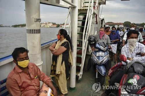 인도 '최다' 신규 확진에도 단계적 봉쇄 해제 강행