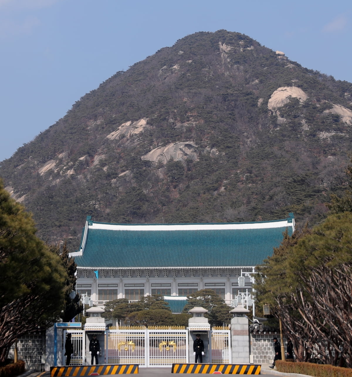 靑, `군 질책` 보도에 "오보보다 더 나쁜 과장보도"