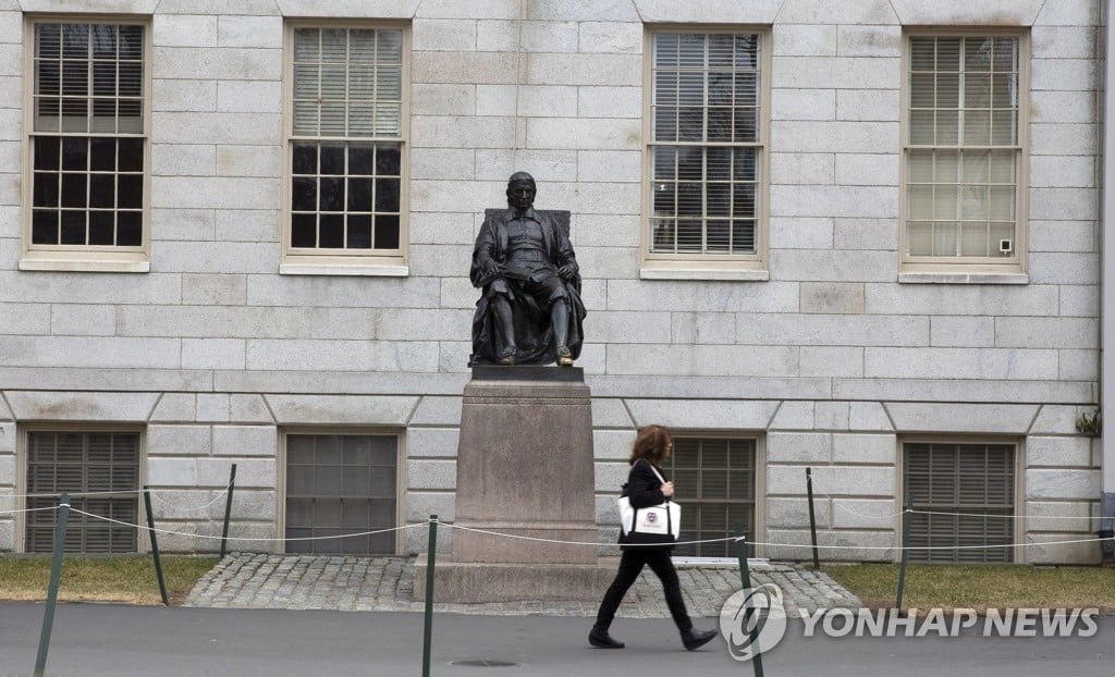 "등록금·기숙사비 환불하라"…美 50여개 대학 피소