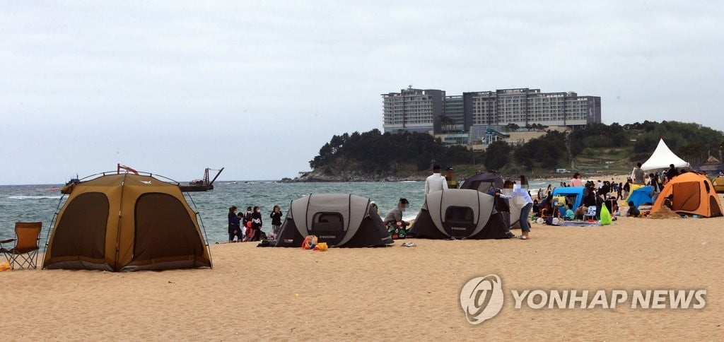 `황금연휴` 마지막 어린이날…전국 관광지·해변 인파 북적