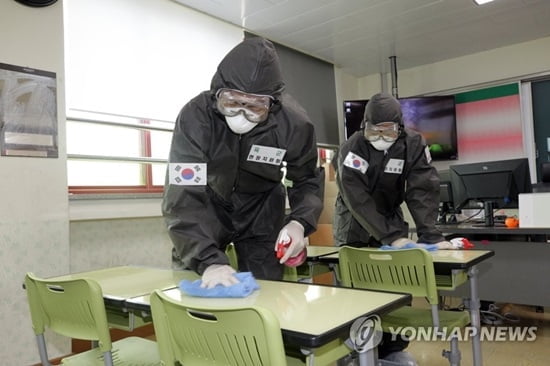 이태원 클럽 확진자 쏟아지는데…5일 남은 고3 등교 괜찮나