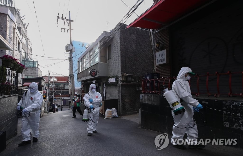 서울 고3, 클럽 방문 후 등교까지…인근 학원가도 발칵