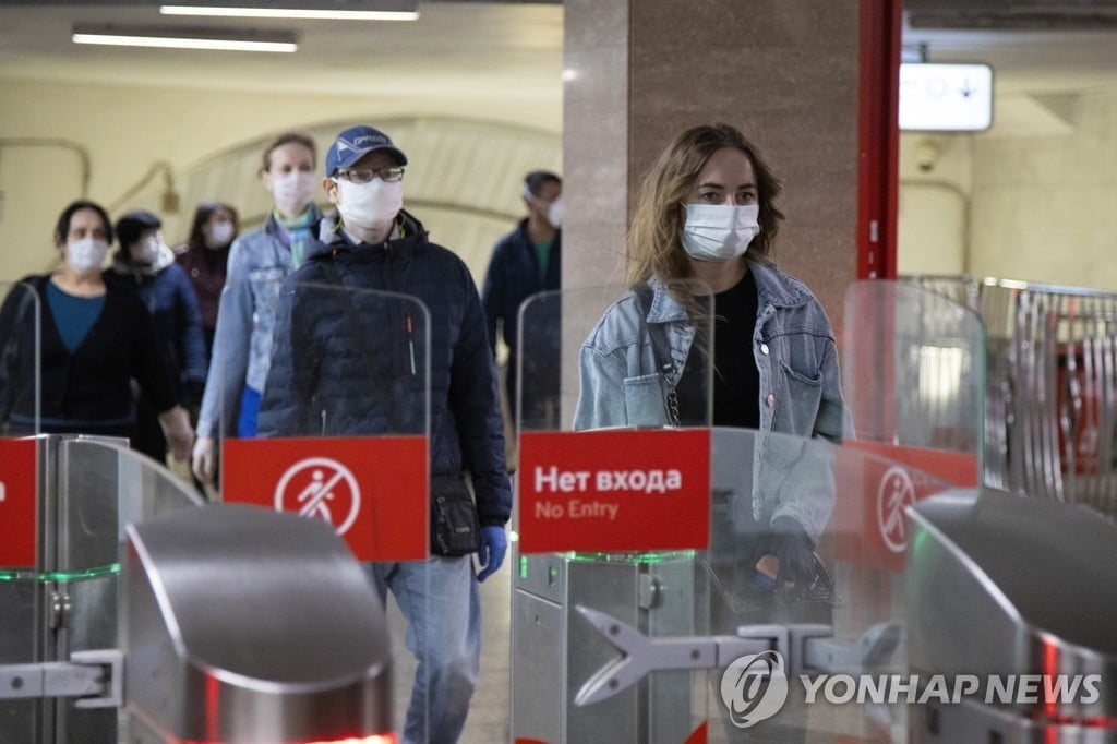 러시아, 누적 확진자 세계 3위…"열흘째 매일 1만명 이상"