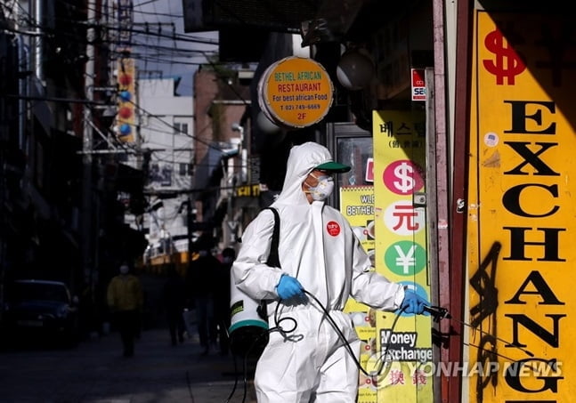 클럽 방문 부산 20대男, `아버지·1살 조카·경남 20대`로 2차 감염