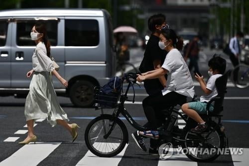 日 도쿄 52일 만에 최저 확진자…긴급사태 부분 해제할 듯