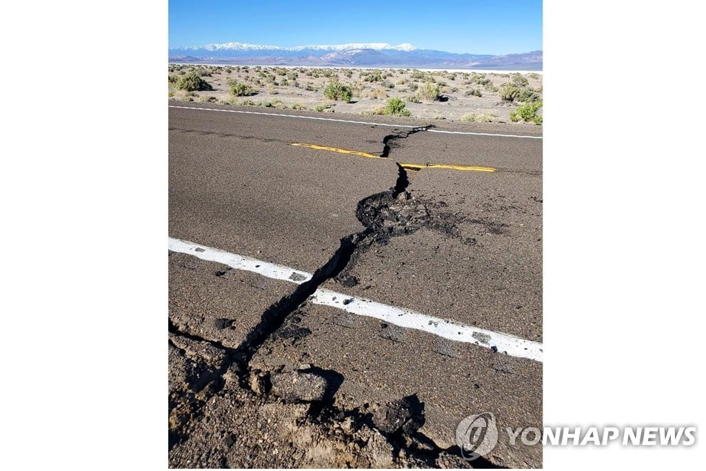 미국 네바다 사막 규모 6.5 강진…고속도로 균열로 도로 폐쇄