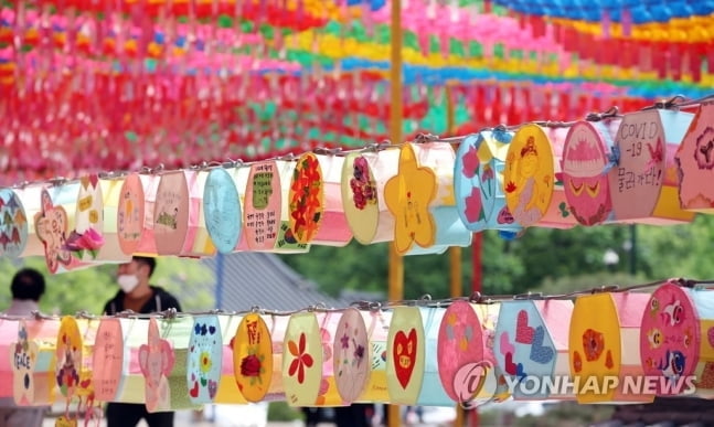 한 달 밀린 부처님오신날 연등행사 `전면 취소`