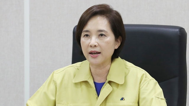 유은혜 "학교 방역 `뉴노멀` 만든다…학생 지도에 만전"