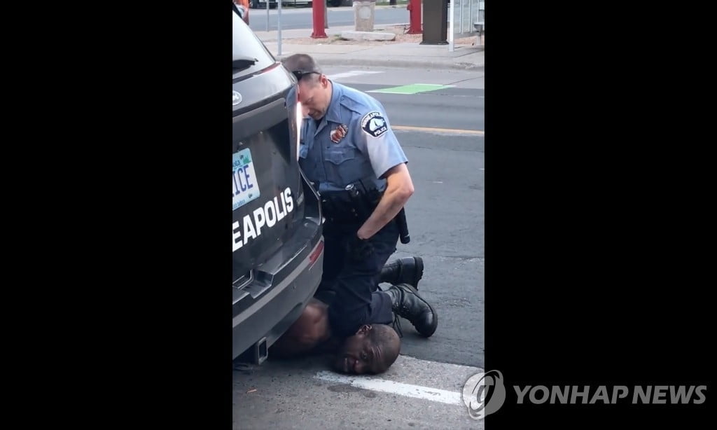 트럼프, 흑인 사망 `유혈폭동`에 "약탈시 총격" 강경론 논란