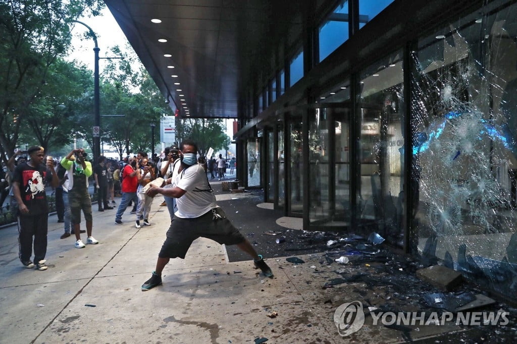 백악관 한때 봉쇄에 美전역 대규모 체포사태...`흑인사망` 시위 격화