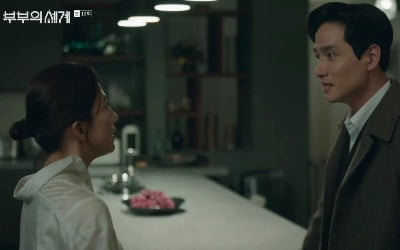 '부부의 세계' 김희애X박해준, 뜨거운 키스…재결합할까?