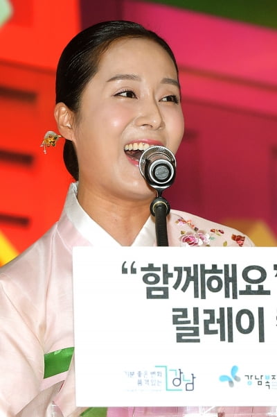 [TEN 포토] 박애리 '제가 한 가락 뽑아볼게요'