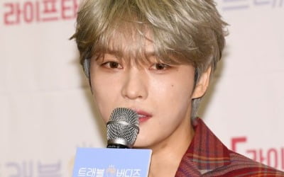 "코로나19 걸렸다"던 김재중, 한달 만에 SNS 활동 "부모님 사랑해요"