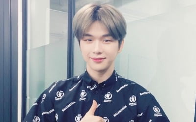 강다니엘, 아이돌차트 111주 연속 최다득표…임영웅 상승세