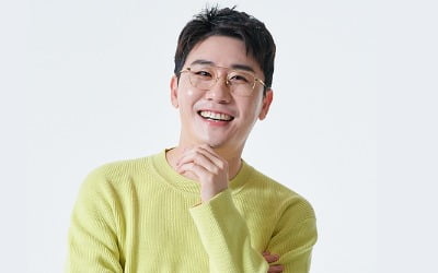 영탁, '꼰대인턴' OST 첫 주자 "트로트로 참여해 신기, 대박 기원"