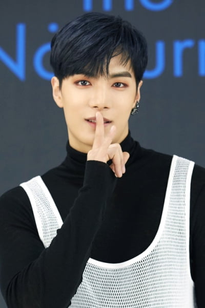 [TEN 포토] 뉴이스트 JR '사랑스러운 고양이 비주얼'