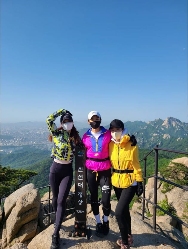 소유진, 이시영, 고민시가 함께 등산했다. / 사진=인스타그램