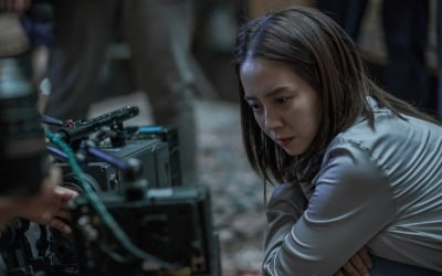 '침입자' 촬영 현장, 지금껏 보지 못한 송지효·김무열의 낯선 얼굴