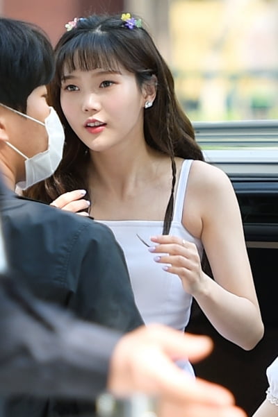 [TEN 포토] 오마이걸 효정 '사랑스러운 출근길'