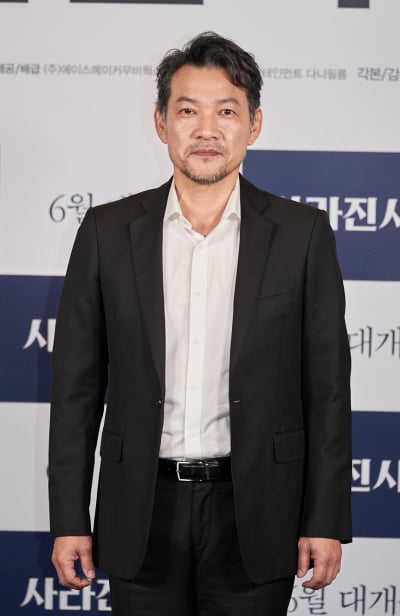 [TEN 포토] 정진영 '배우이자 감독으로 인사드려요'